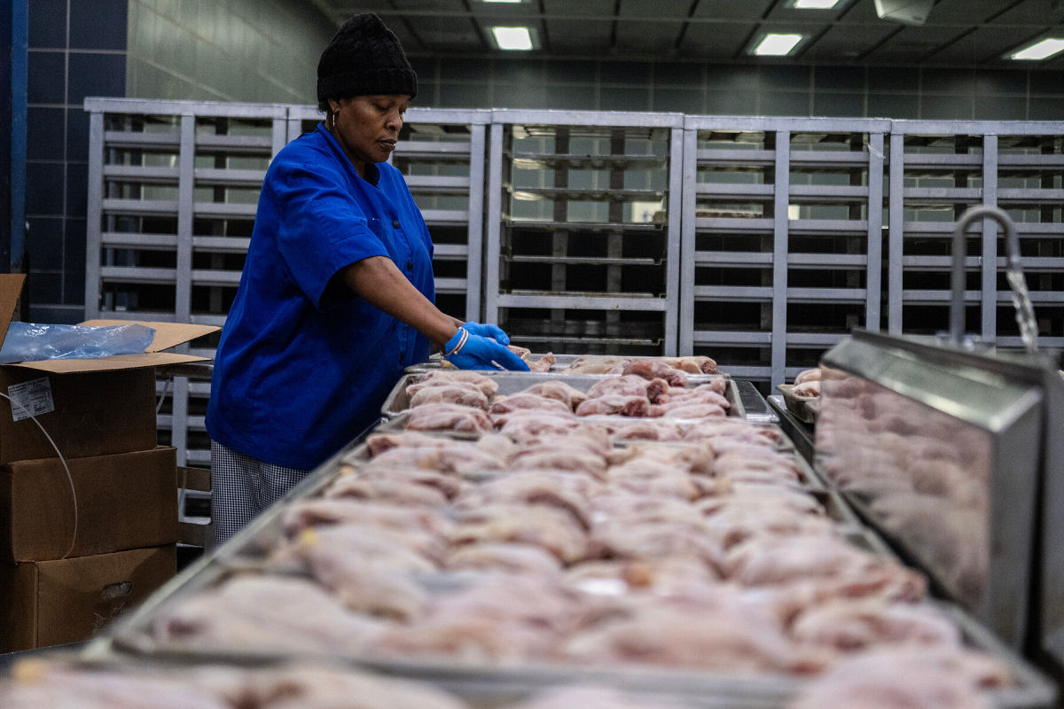 Por dentro da cozinha da prisão de Rikers Island