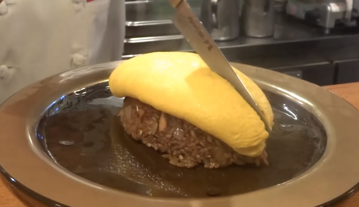 Chef japonês mostra como fazer o omelete mais difícil do mundo