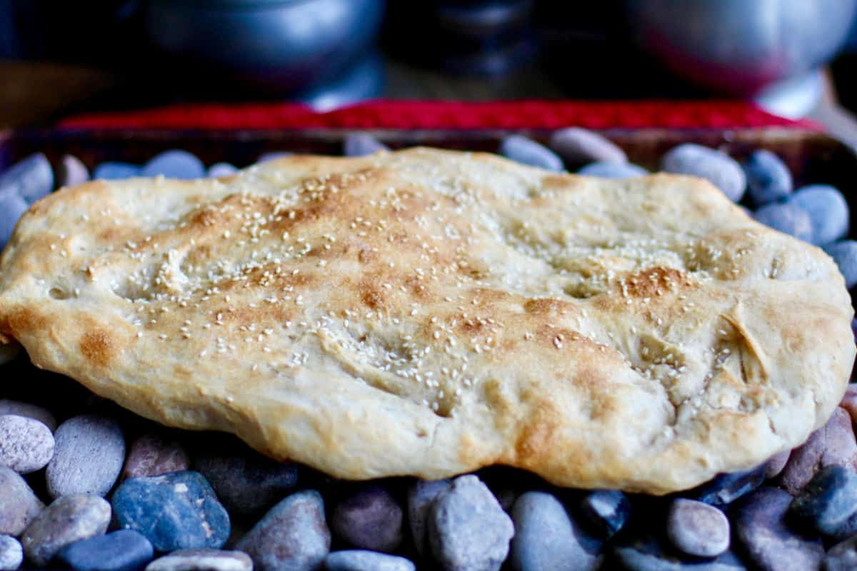 Sangak, o curioso pão-de-cascalho-persa