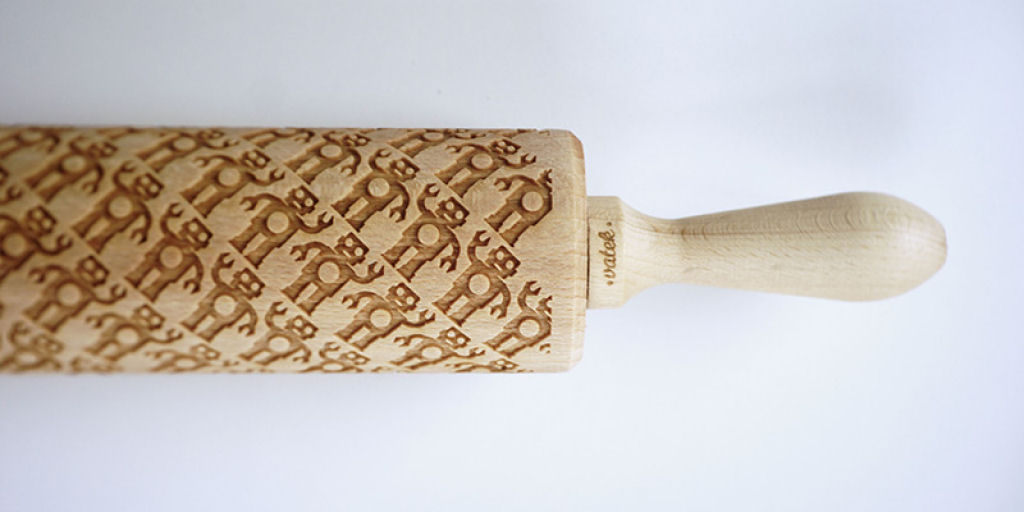 Veja este criativo rolo de madeira que imprime padres decorativos 11