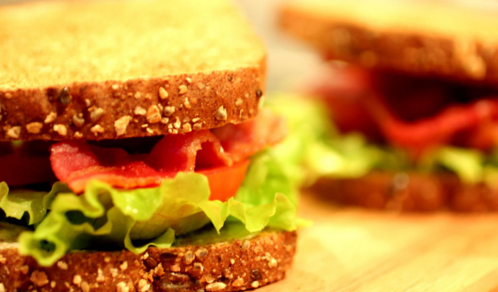 Provado cientificamente: sanduche de bacon  um dos melhores remdios para a ressaca