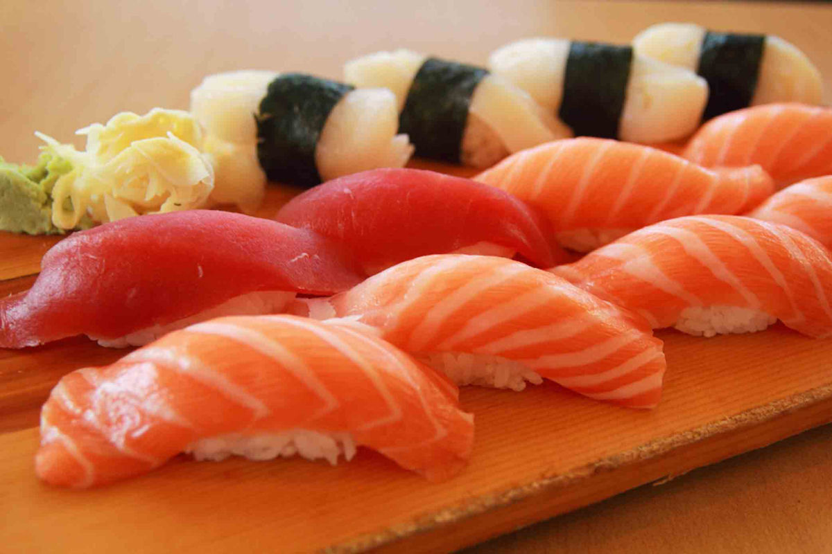 Um amante de sushi expulsou uma solitria de quase 2 metros