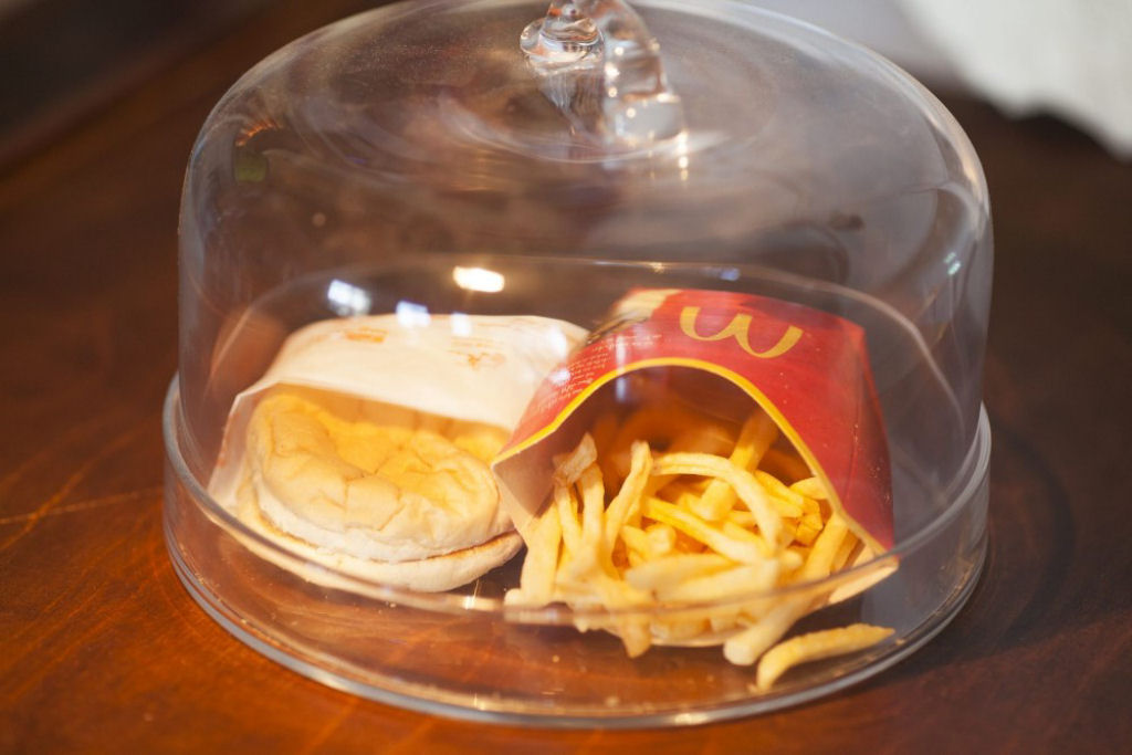O último hambúrguer do McDonald's na Islândia acabou de completar 10 anos e ainda parece comestível