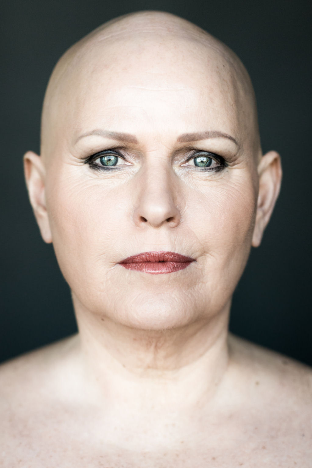 7 retratos impressionantes de mulheres com alopecia redefinem a feminilidade 07