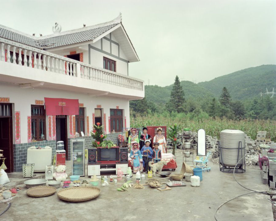 Famlias chinesas com todas as suas coisas em uma nica foto por Huang Qingjun 13