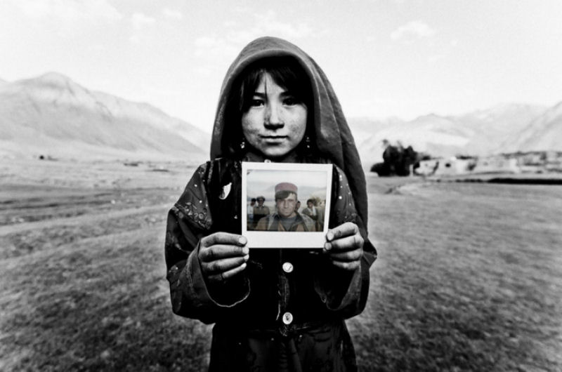 Polaroids de afegos que nunca viram uma fotografia 07