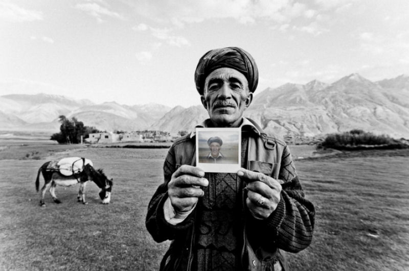 Polaroids de afegos que nunca viram uma fotografia 10