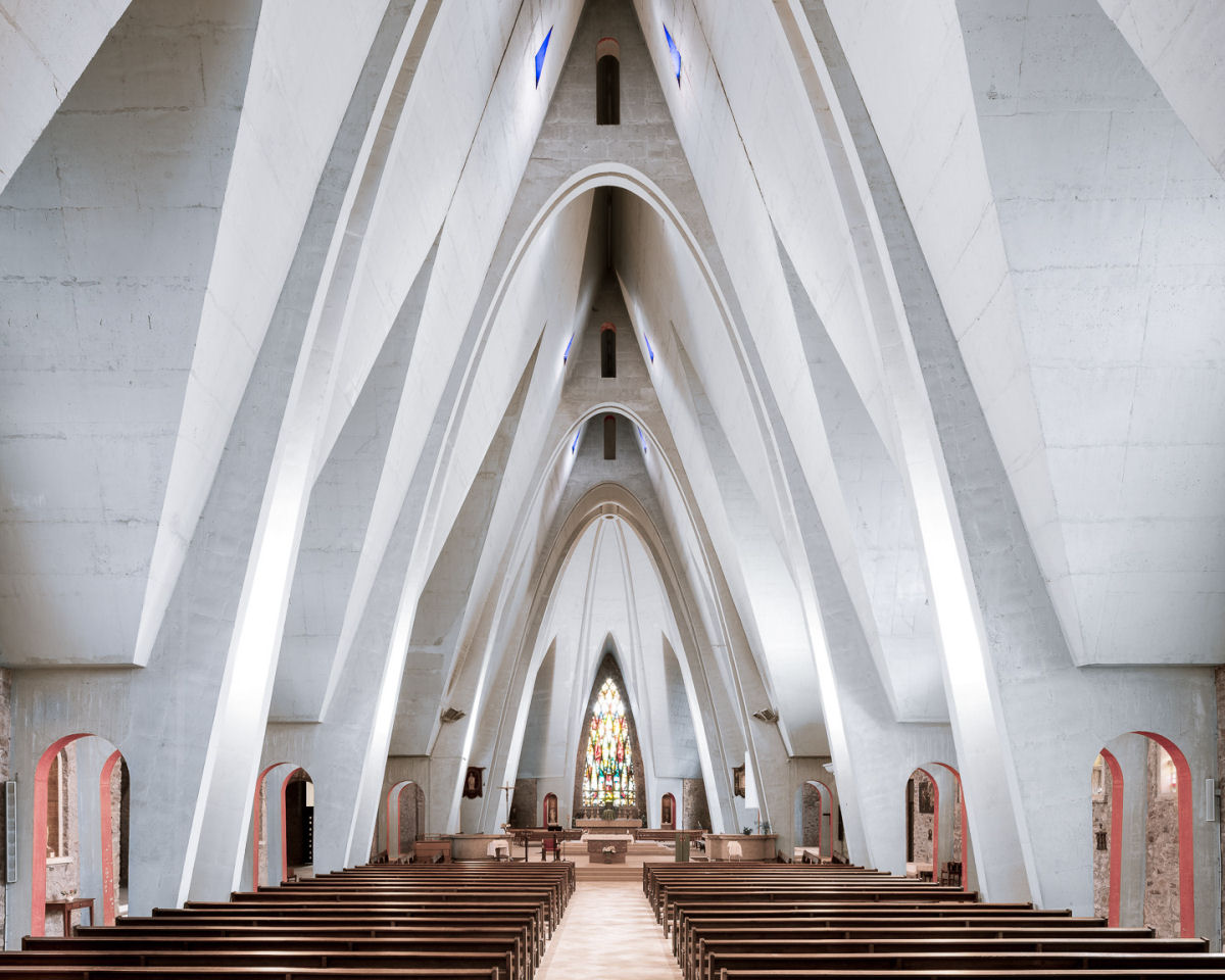 Espaços Sagrados: os grandes interiores de igrejas modernas na Europa e Japão 01