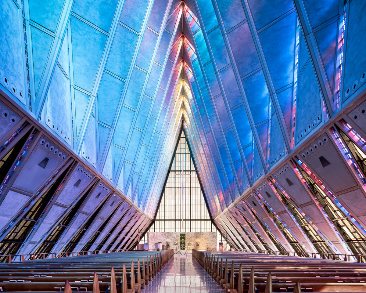 Espaços Sagrados: os grandes interiores de igrejas modernas na Europa e Japão 04