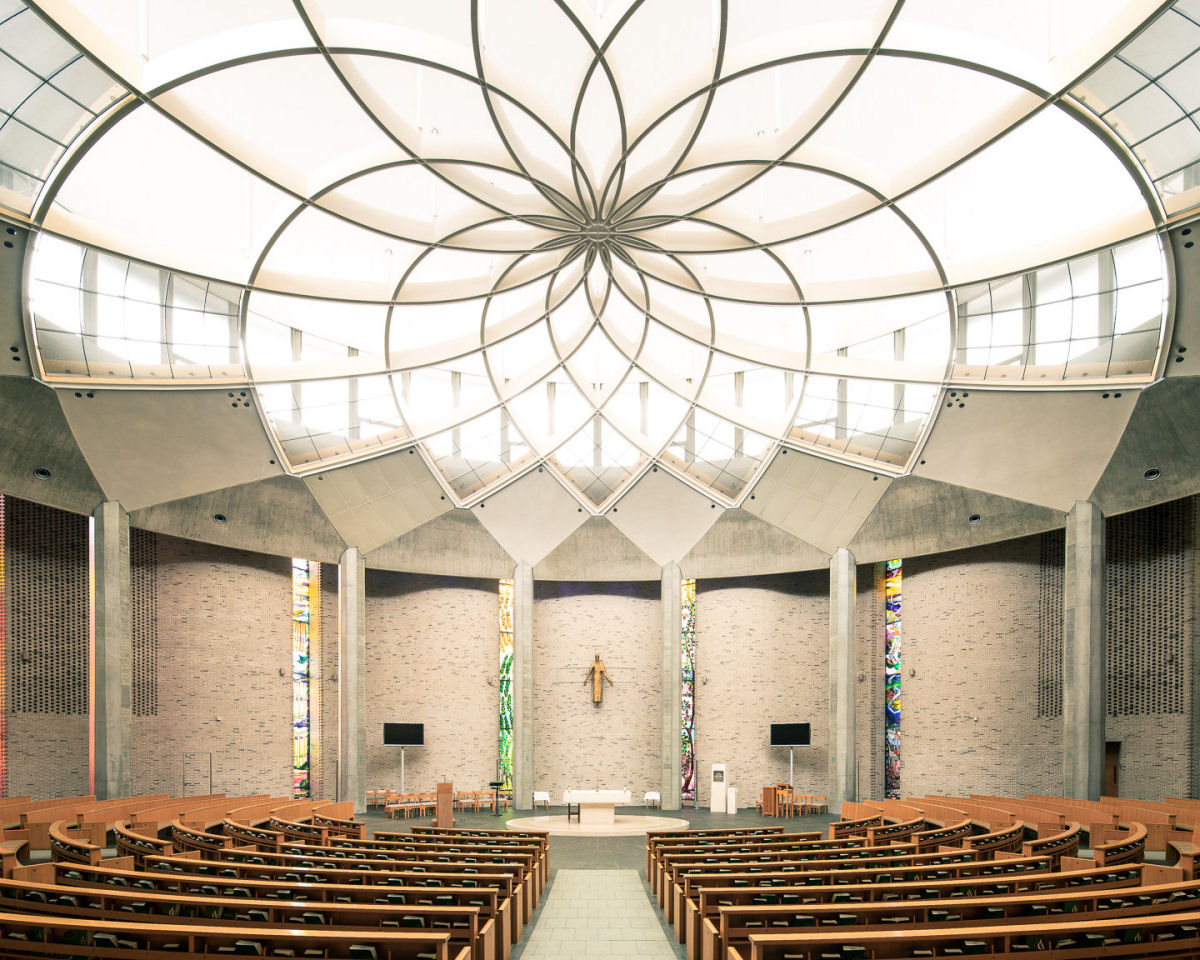 Espaços Sagrados: os grandes interiores de igrejas modernas na Europa e Japão 05