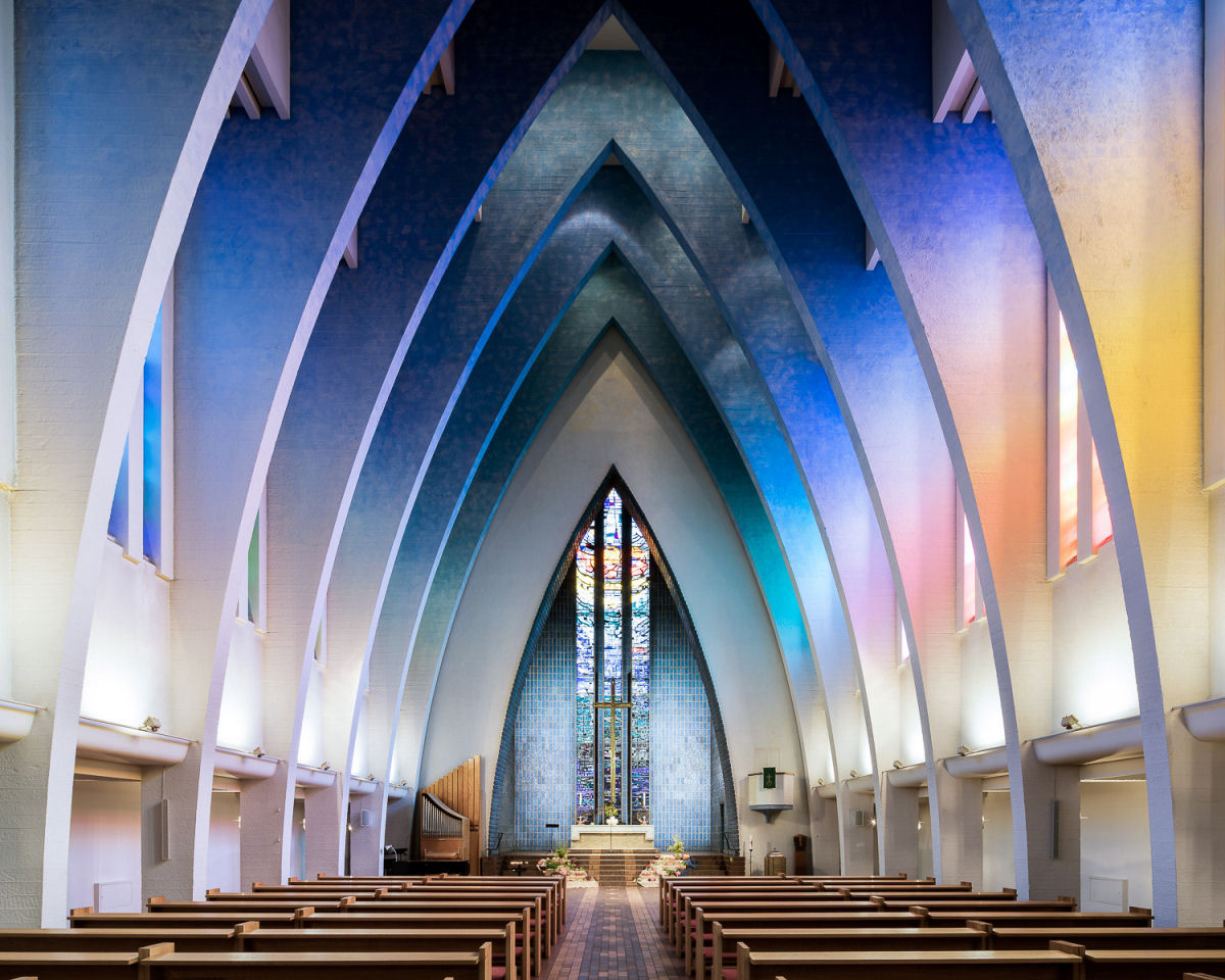 Espaços Sagrados: os grandes interiores de igrejas modernas na Europa e Japão 09