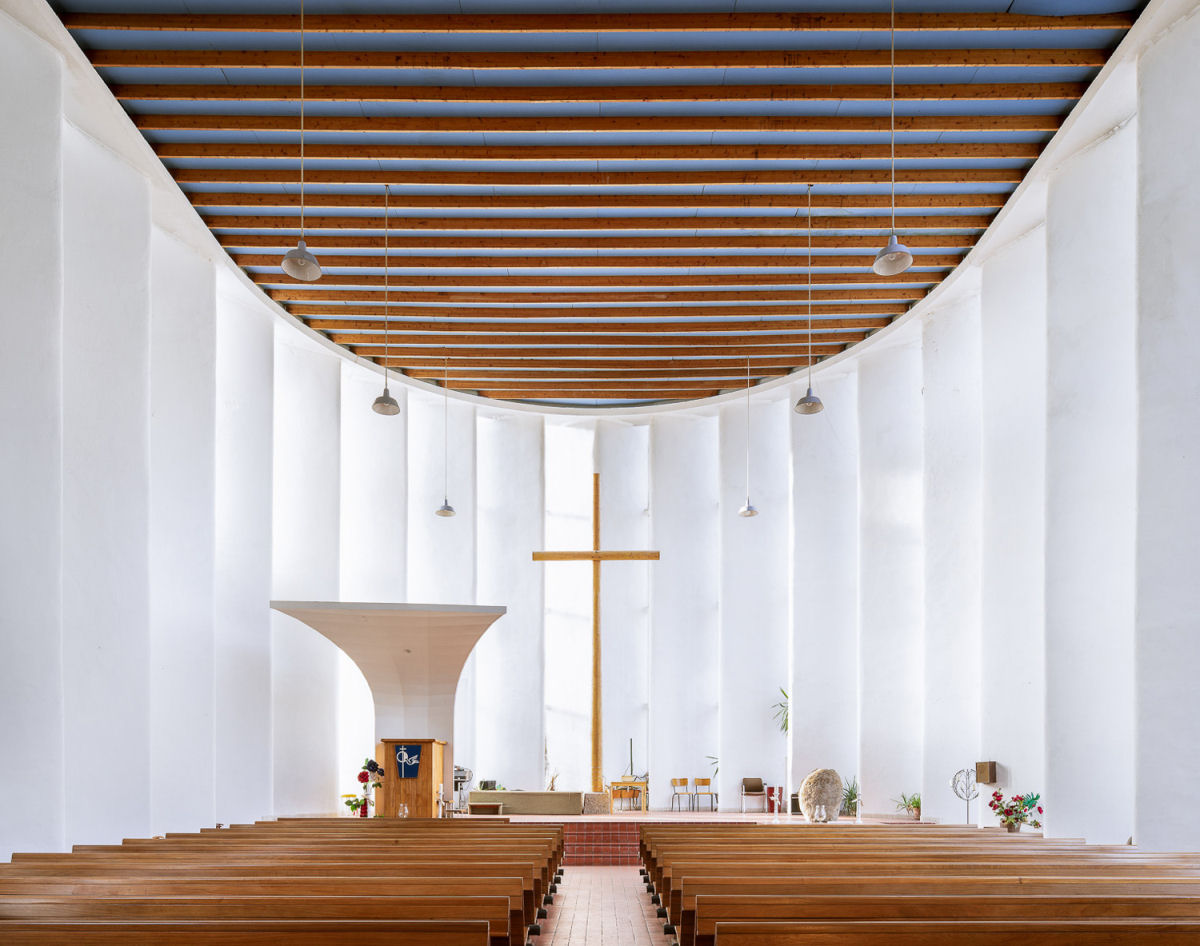 Espaços Sagrados: os grandes interiores de igrejas modernas na Europa e Japão 13