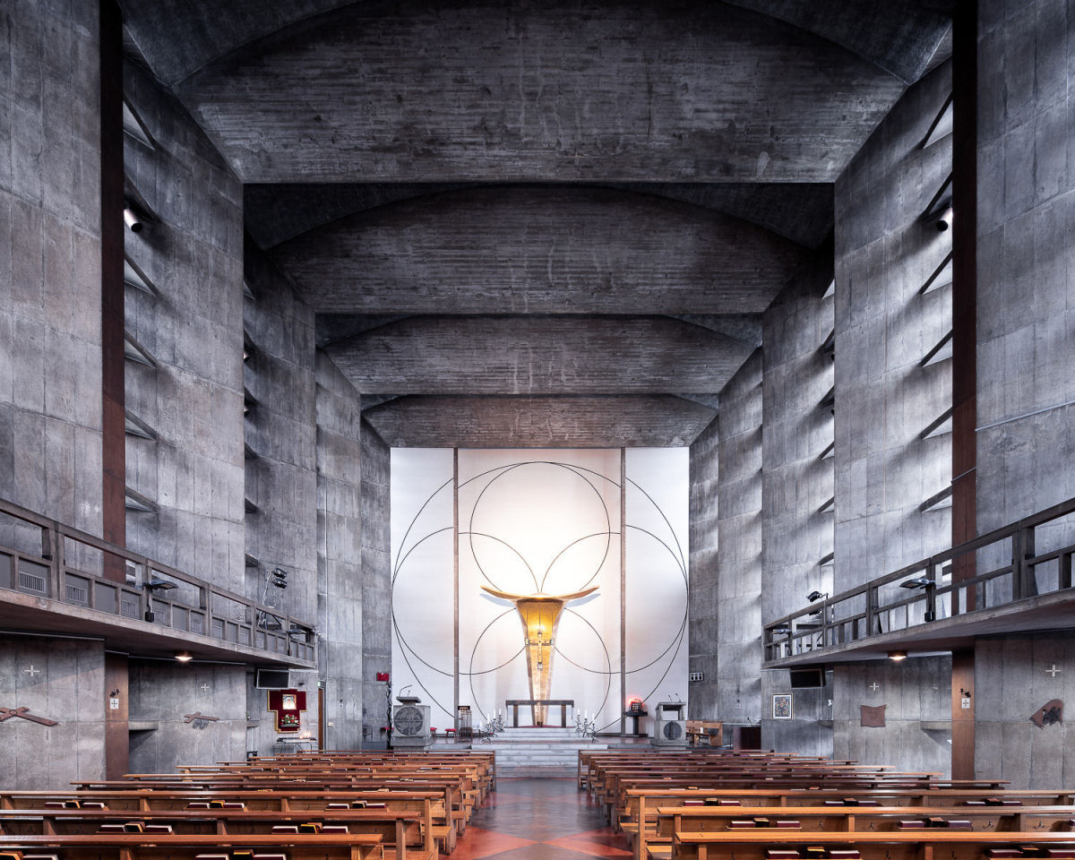 Espaços Sagrados: os grandes interiores de igrejas modernas na Europa e Japão 16