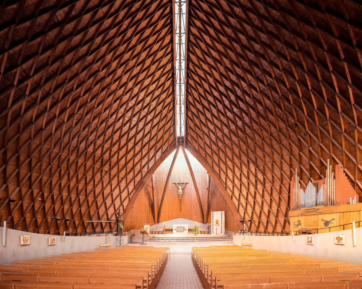 Espaços Sagrados: os grandes interiores de igrejas modernas na Europa e Japão 17