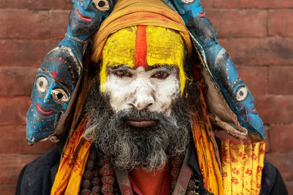 Retratos capturam os rostos coloridos de peregrinos durante um importante festival hindu 01