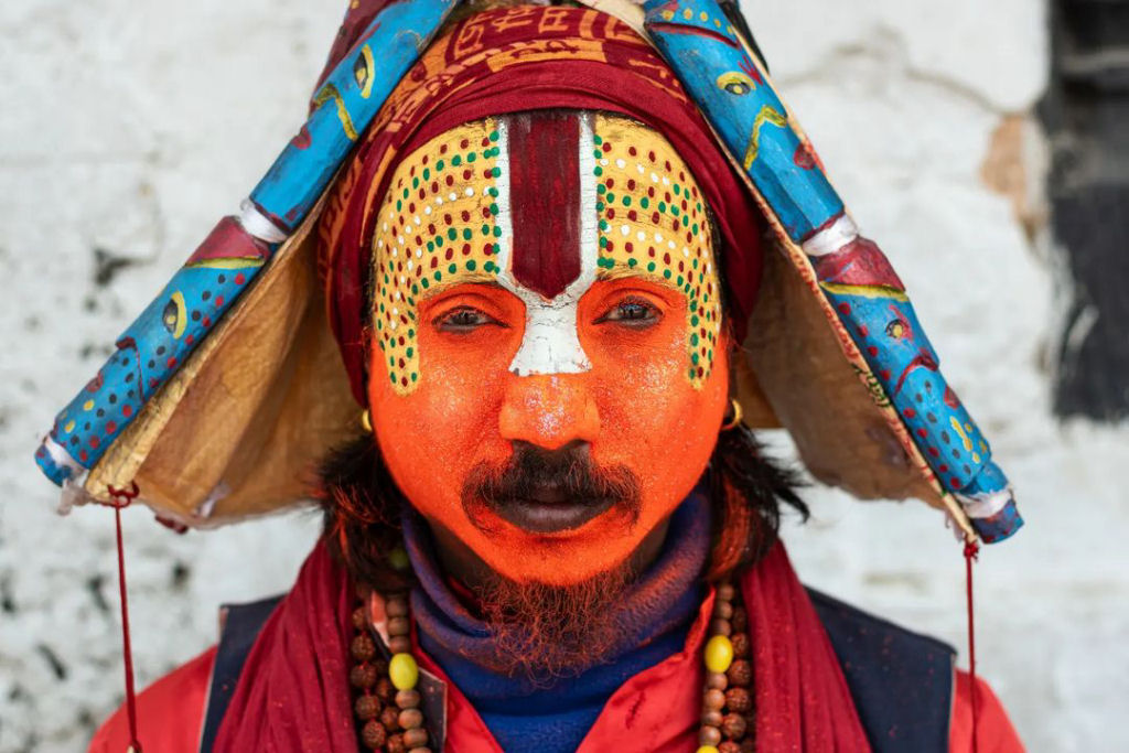 Retratos capturam os rostos coloridos de peregrinos durante um importante festival hindu 02