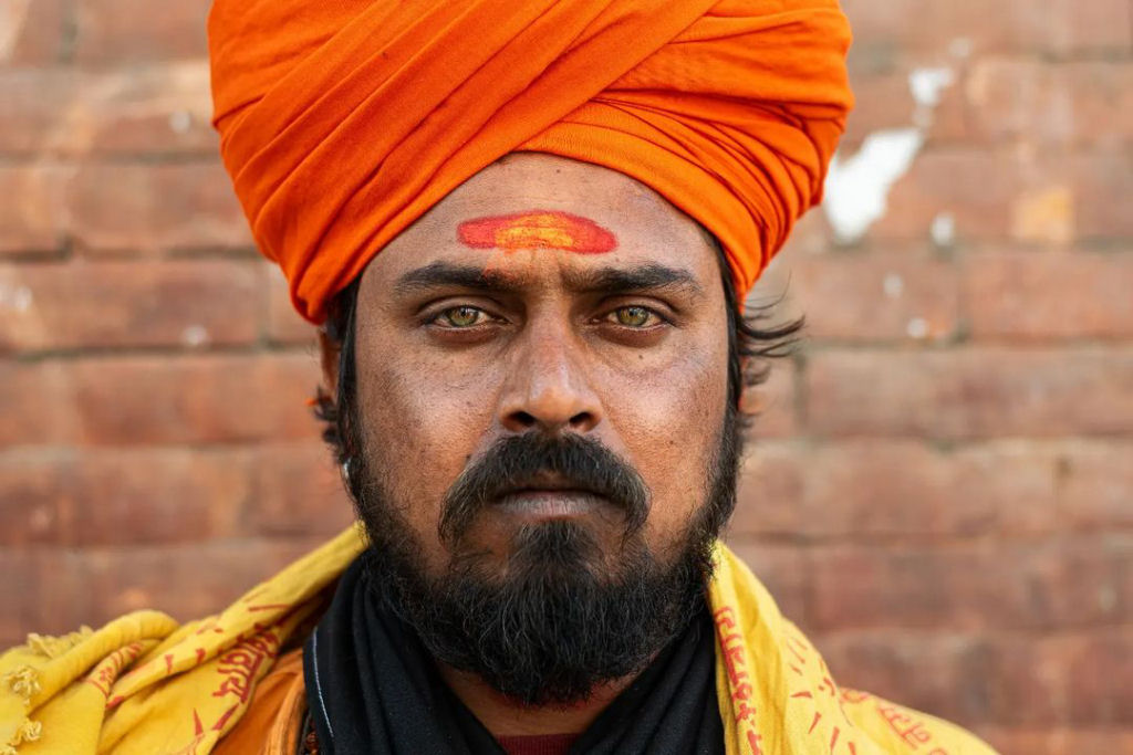 Retratos capturam os rostos coloridos de peregrinos durante um importante festival hindu 07