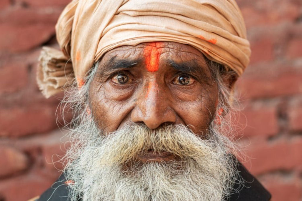 Retratos capturam os rostos coloridos de peregrinos durante um importante festival hindu 09