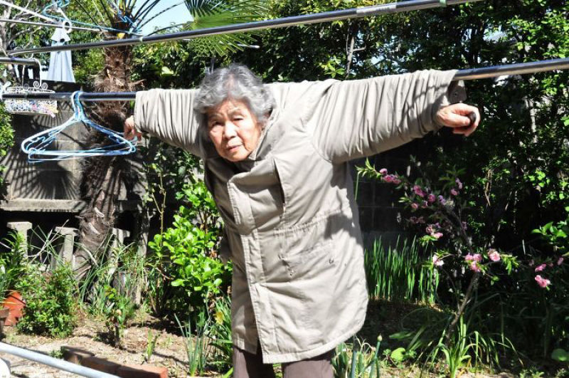 Uma improvvel fotgrafa japonesa de 89 anos que faz sucesso com sua autoestima excntrica 02