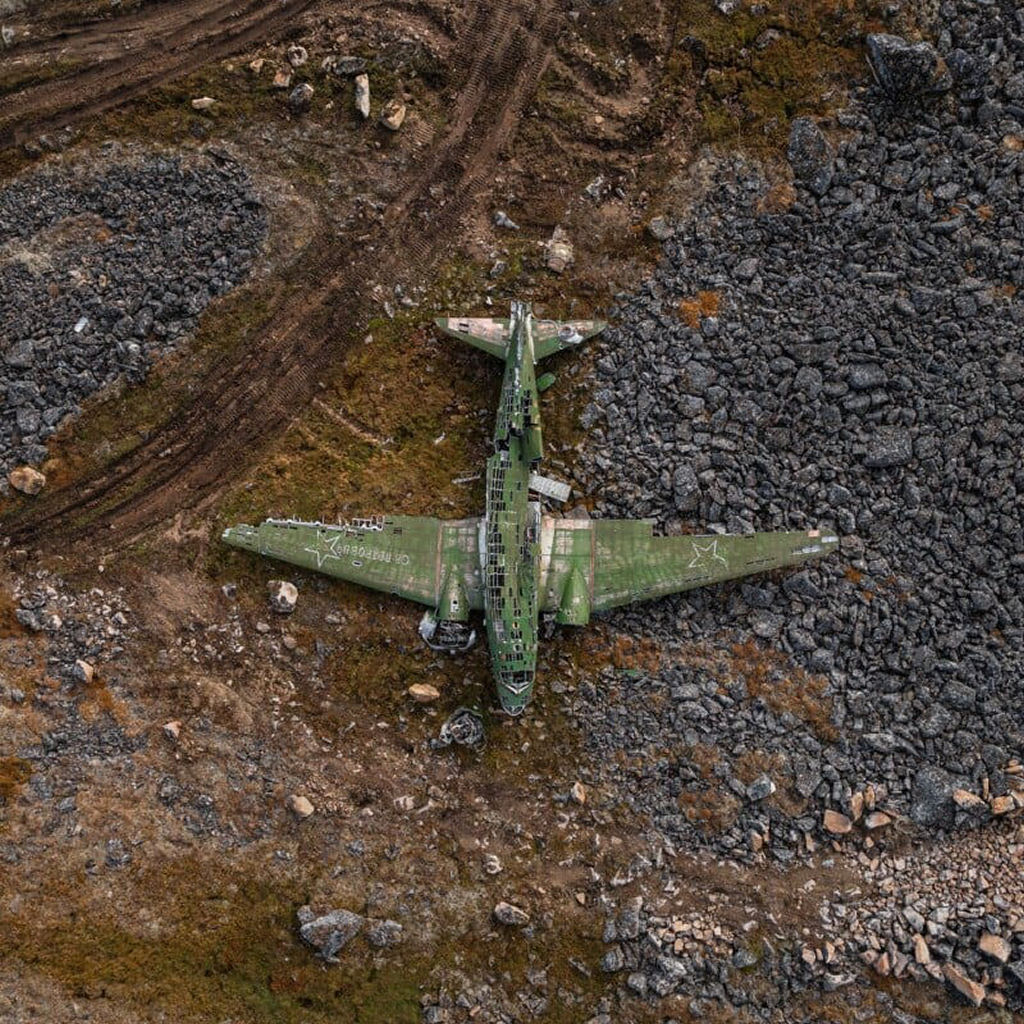 Fotógrafo explora cemitério de baleias e DC-3 soviético acidentado entre mundos