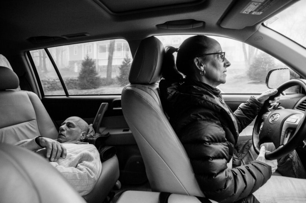 Fotgrafa documenta luta dos pais contra o cncer em tocante srie de fotografias 14