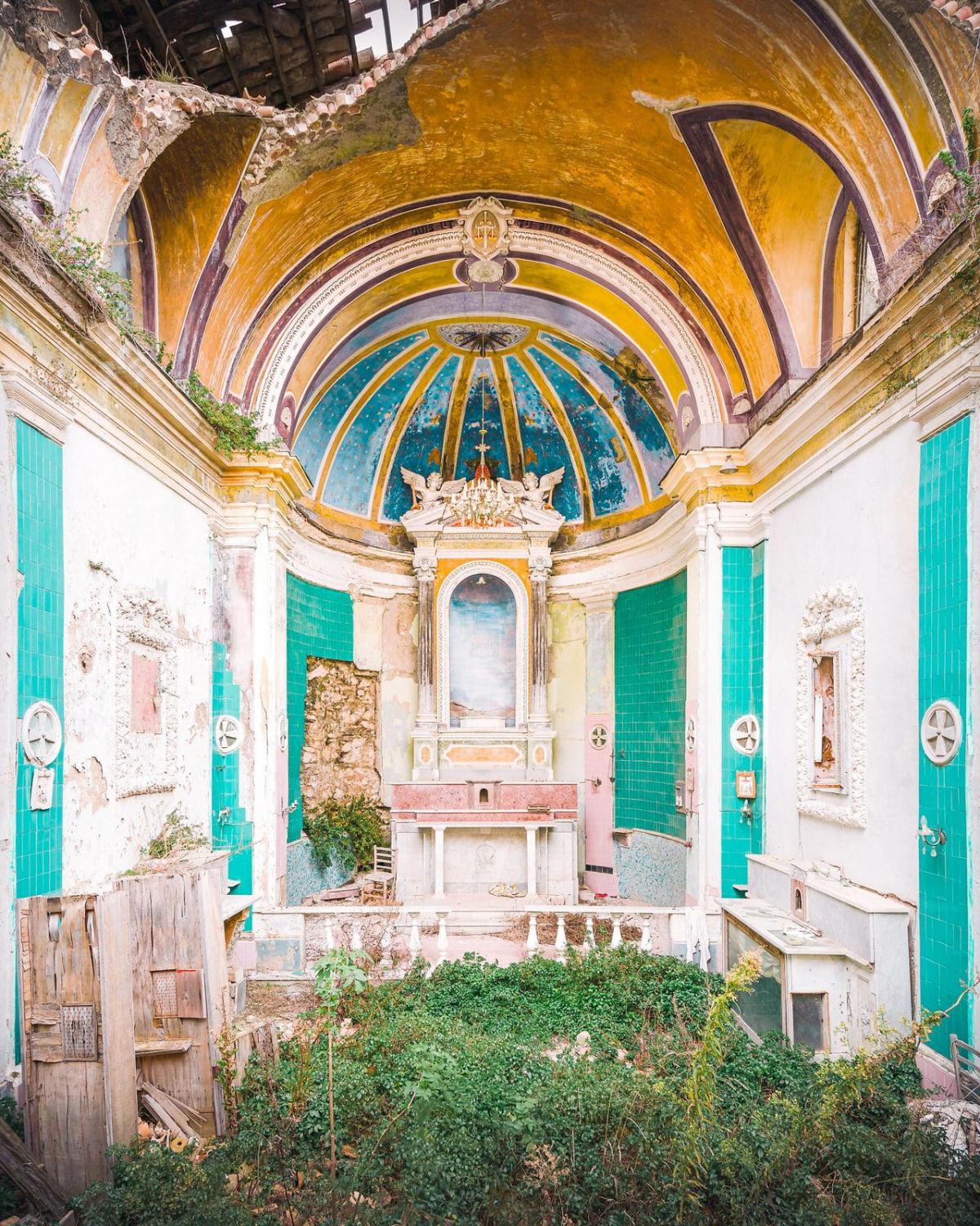Fotógrafo captura o declínio de igrejas abandonadas na Itália 02
