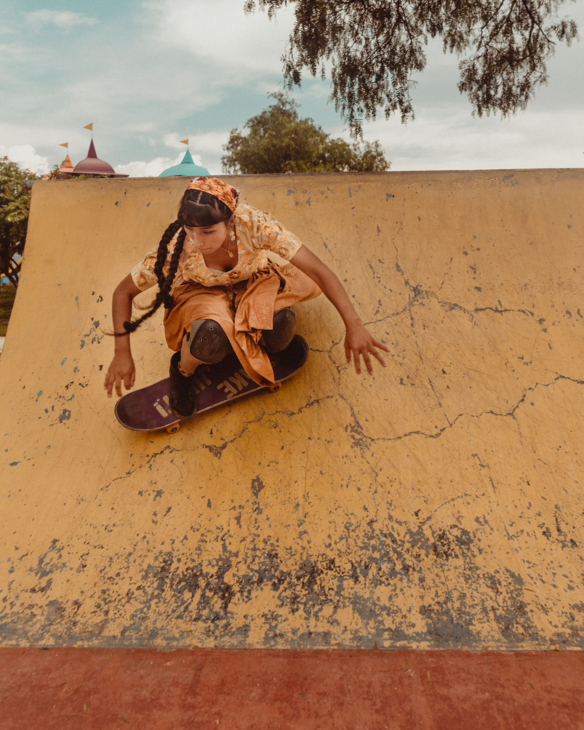 Cholitas Skatistas: as nativas bolivianas que andam de skate em trajes tradicionais 11