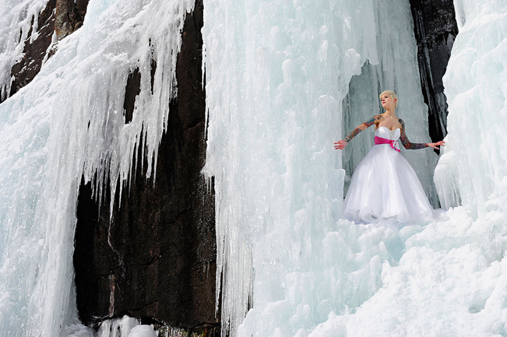 Este fotógrafo faz fotos de casamento em um penhasco a mais de 100 metros de altura 09