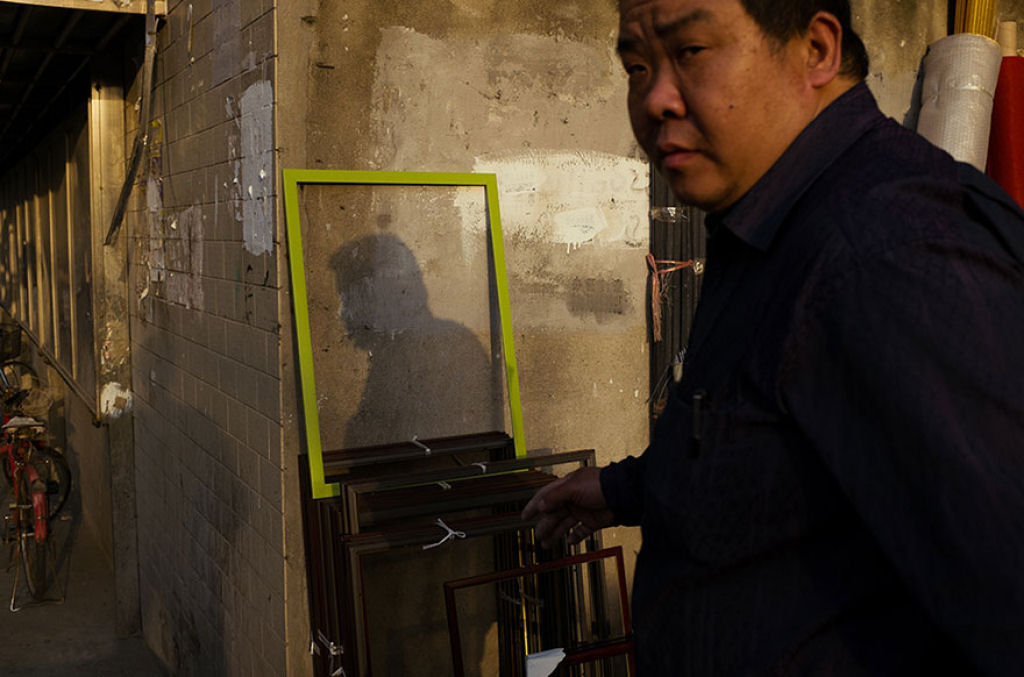 Este genial fotgrafo de rua invadiu a China com suas fotos com timing perfeito 04