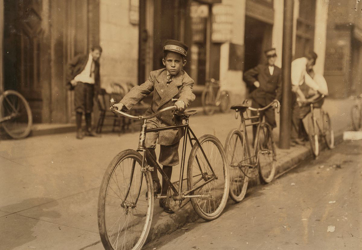 Os mensageiros durões de bicicleta adolescentes do início dos 1900 02