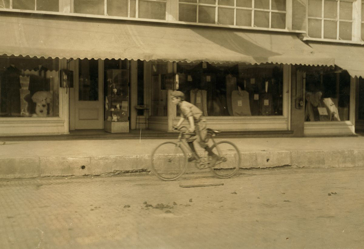 Os mensageiros durões de bicicleta adolescentes do início dos 1900 04