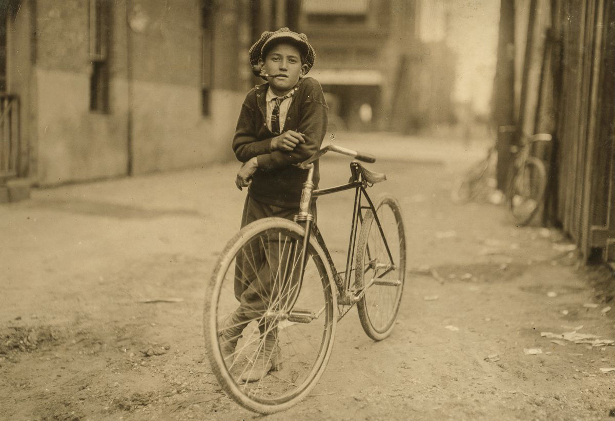 Os mensageiros dures de bicicleta adolescentes do incio dos 1900 06