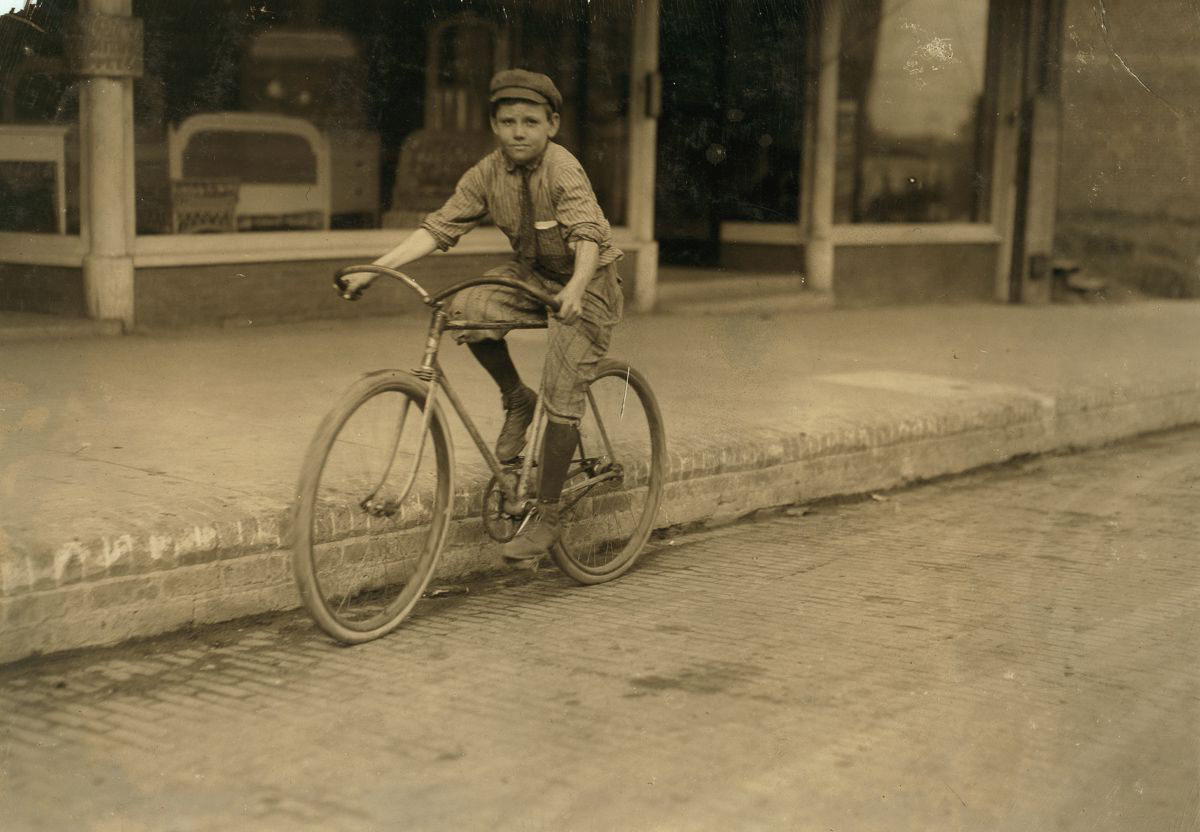 Os mensageiros durões de bicicleta adolescentes do início dos 1900 08