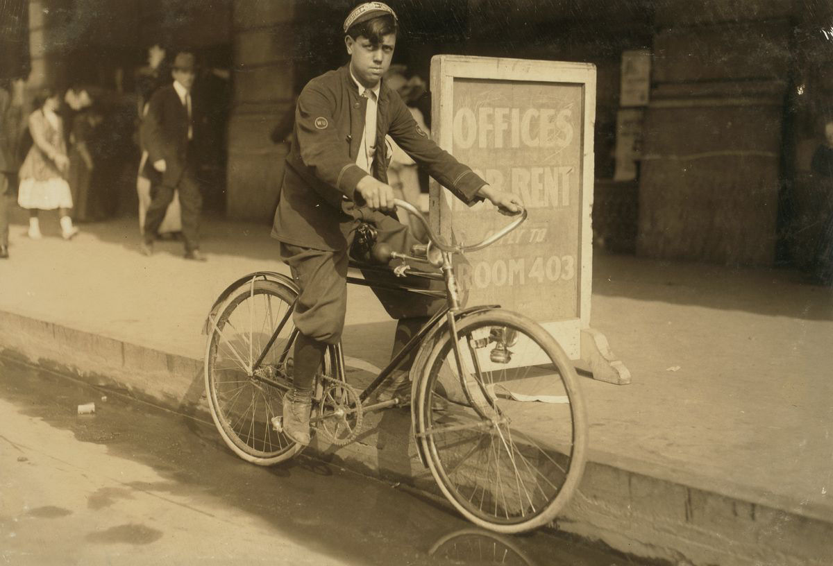 Os mensageiros durões de bicicleta adolescentes do início dos 1900 09