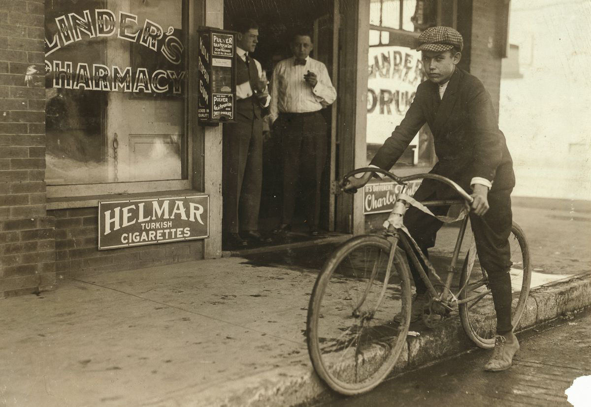 Os mensageiros durões de bicicleta adolescentes do início dos 1900 11