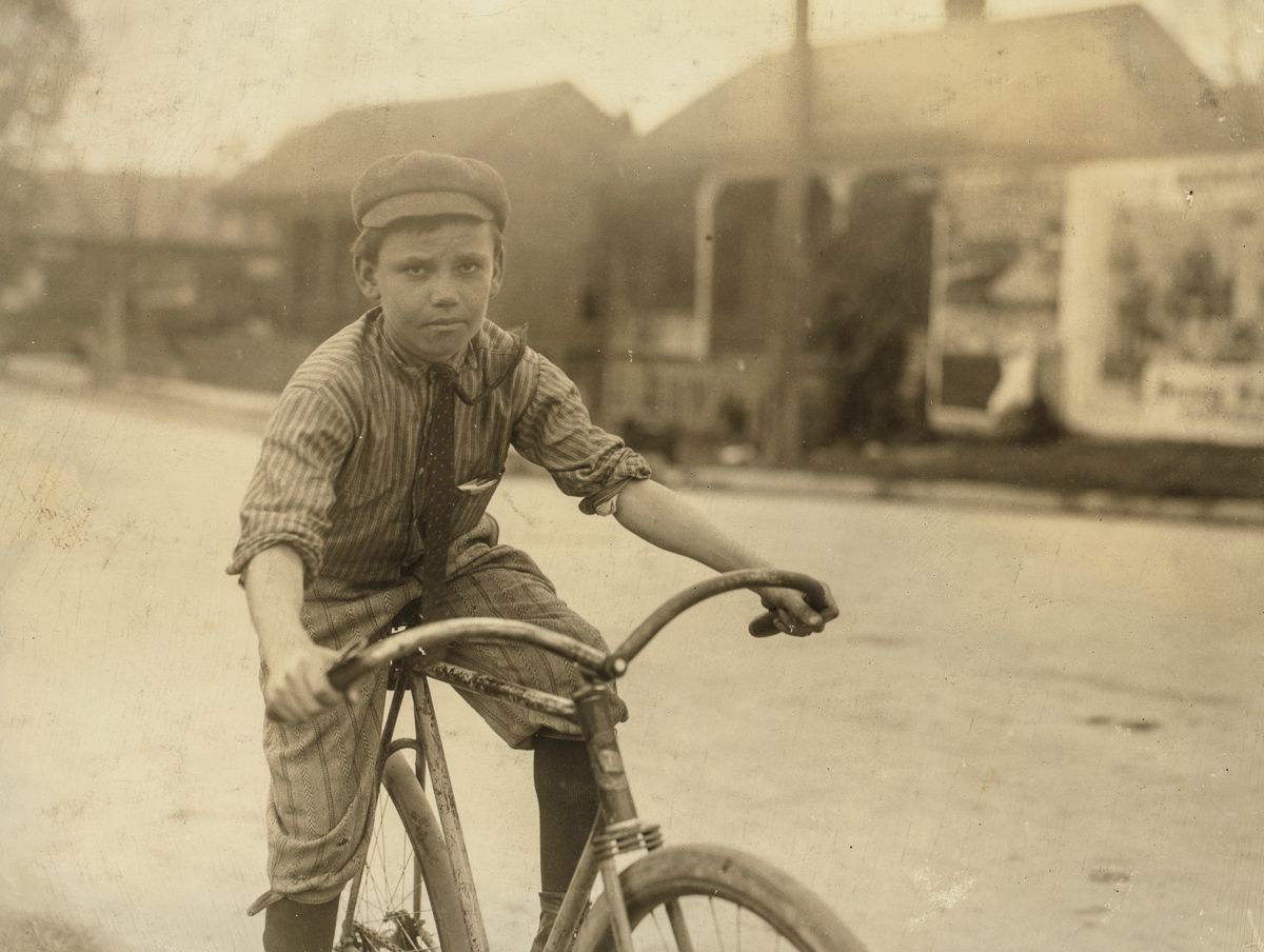 Os mensageiros durões de bicicleta adolescentes do início dos 1900 12