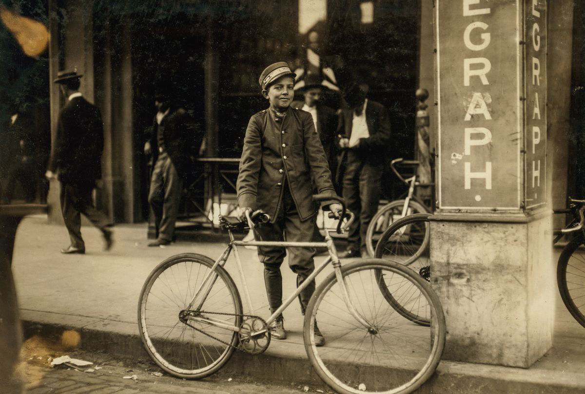Os mensageiros durões de bicicleta adolescentes do início dos 1900 15
