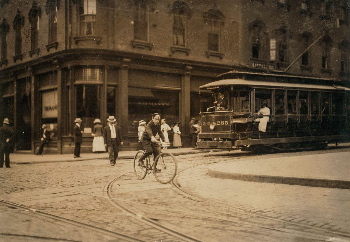 Os mensageiros durões de bicicleta adolescentes do início dos 1900 18