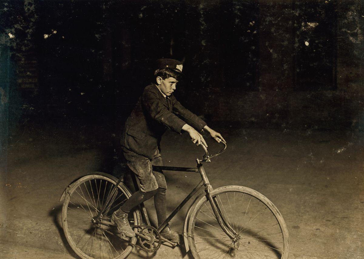 Os mensageiros durões de bicicleta adolescentes do início dos 1900 19