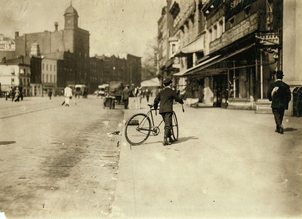 Os mensageiros durões de bicicleta adolescentes do início dos 1900 20