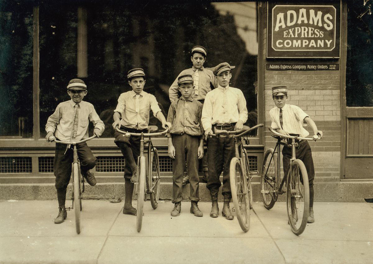 Os mensageiros durões de bicicleta adolescentes do início dos 1900 29