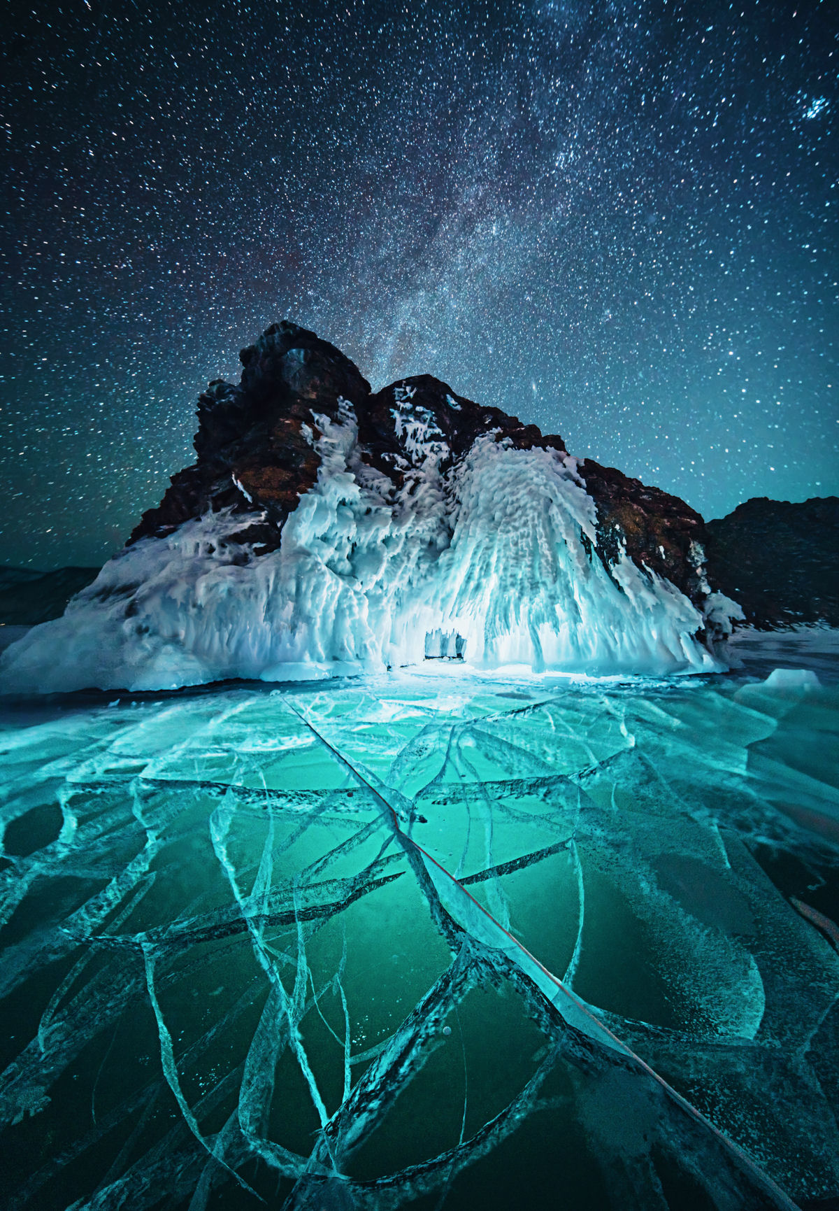 O maior lago de água doce do mundo se torna uma paisagem mágica nas fotos de Kristina Makeeva 09