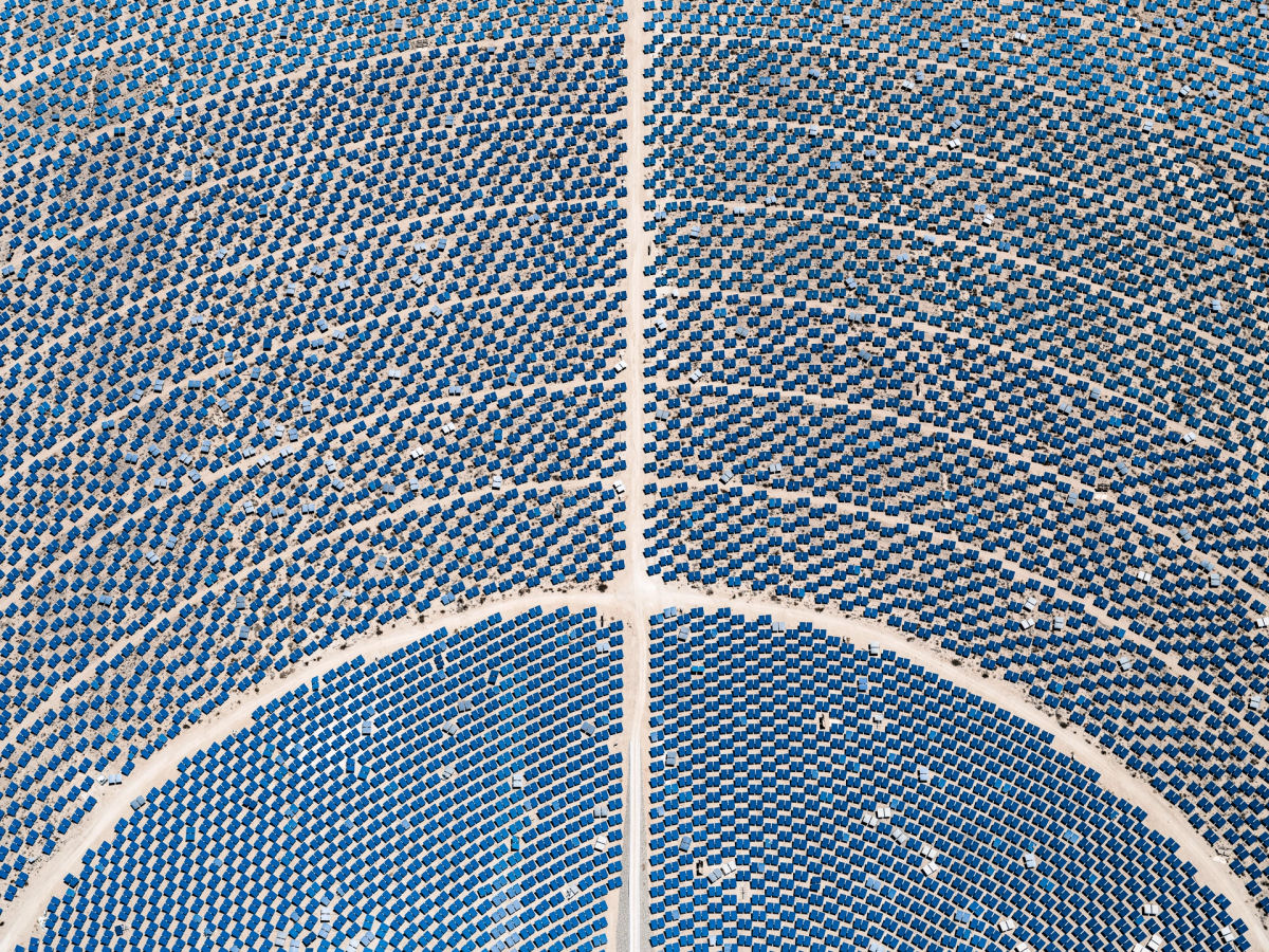 Fotos aéreas mostram grandes plantas solares brotando por todo o mundo 05