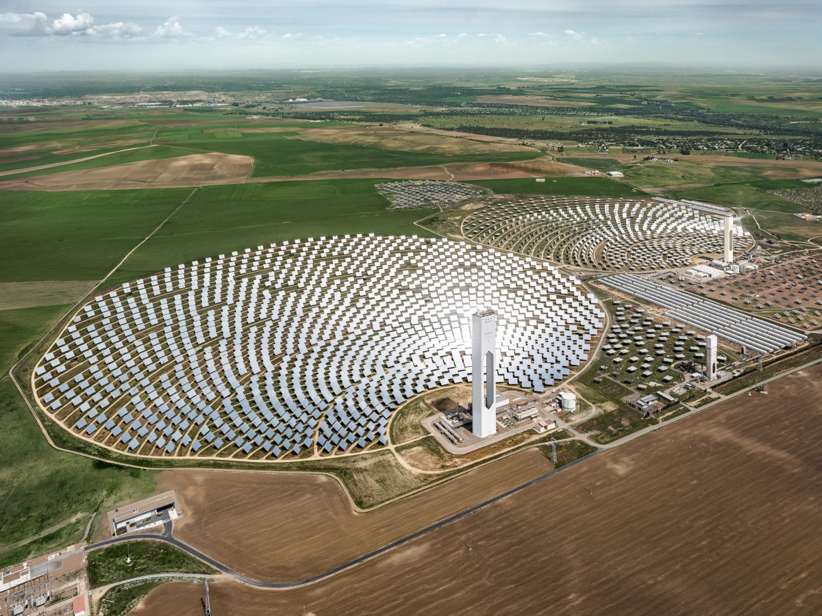 Fotos aéreas mostram grandes plantas solares brotando por todo o mundo 06
