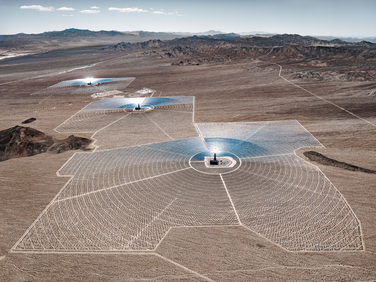 Fotos aéreas mostram grandes plantas solares brotando por todo o mundo 07