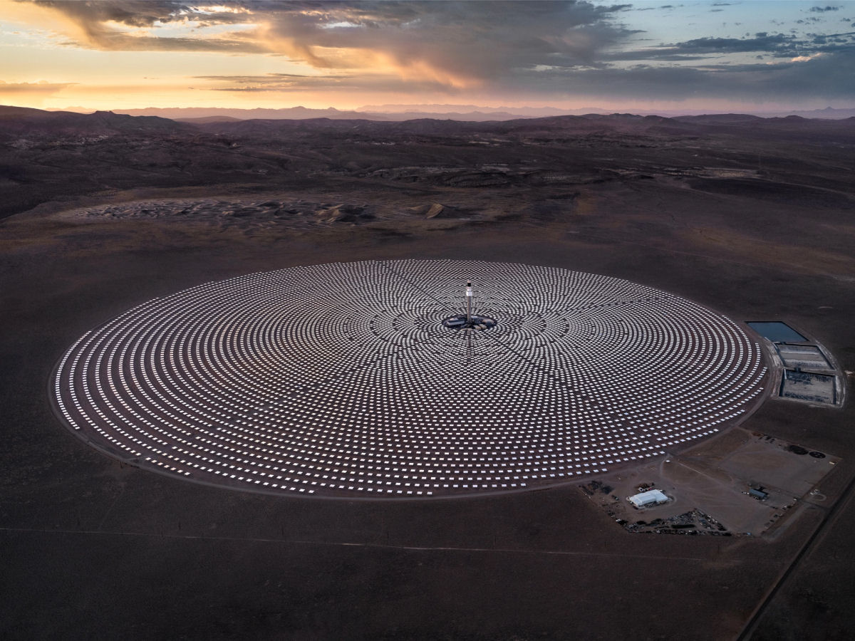 Fotos aéreas mostram grandes plantas solares brotando por todo o mundo 09