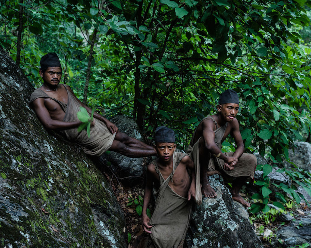 Fotgrafo documenta os ltimos caadores-coletores de tribo do Himalaia 04