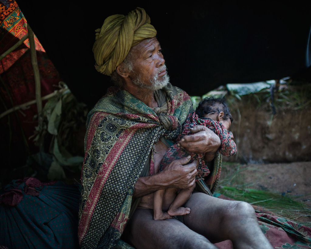 Fotgrafo documenta os ltimos caadores-coletores de tribo do Himalaia 07