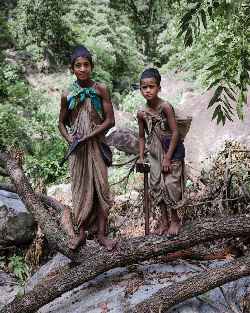 Fotgrafo documenta os ltimos caadores-coletores de tribo do Himalaia 11