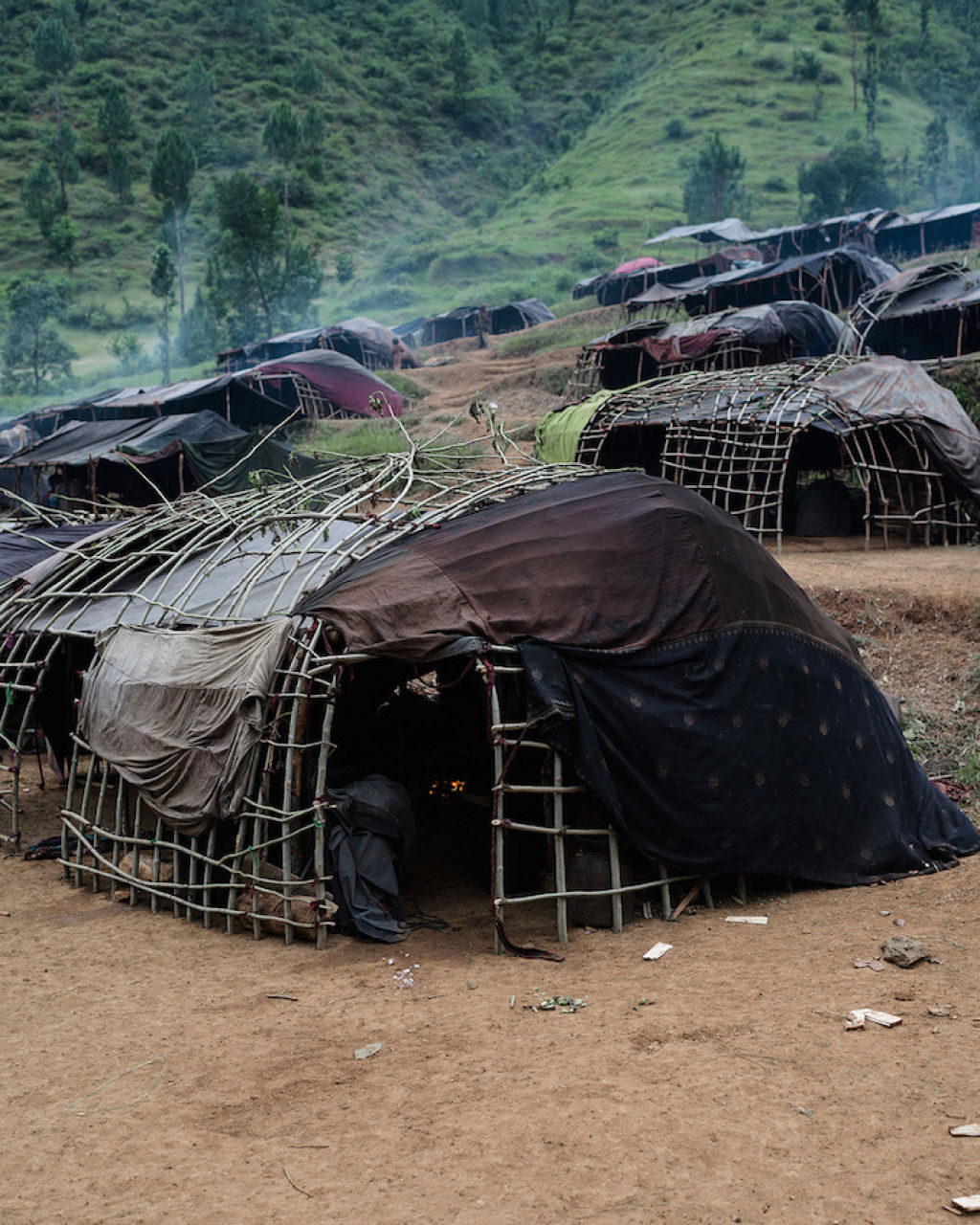 Fotgrafo documenta os ltimos caadores-coletores de tribo do Himalaia 12